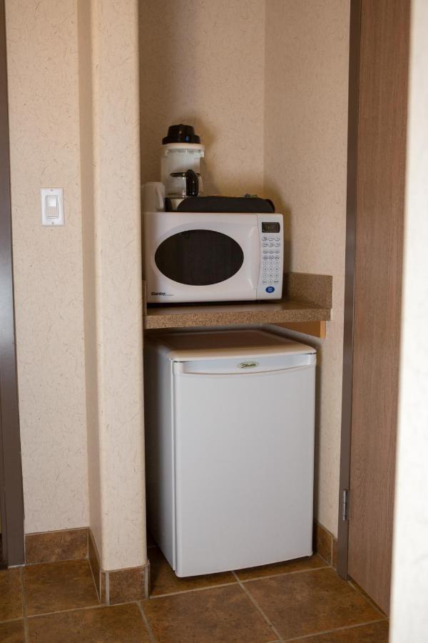 Peavine Inn & Suites High Prairie Экстерьер фото