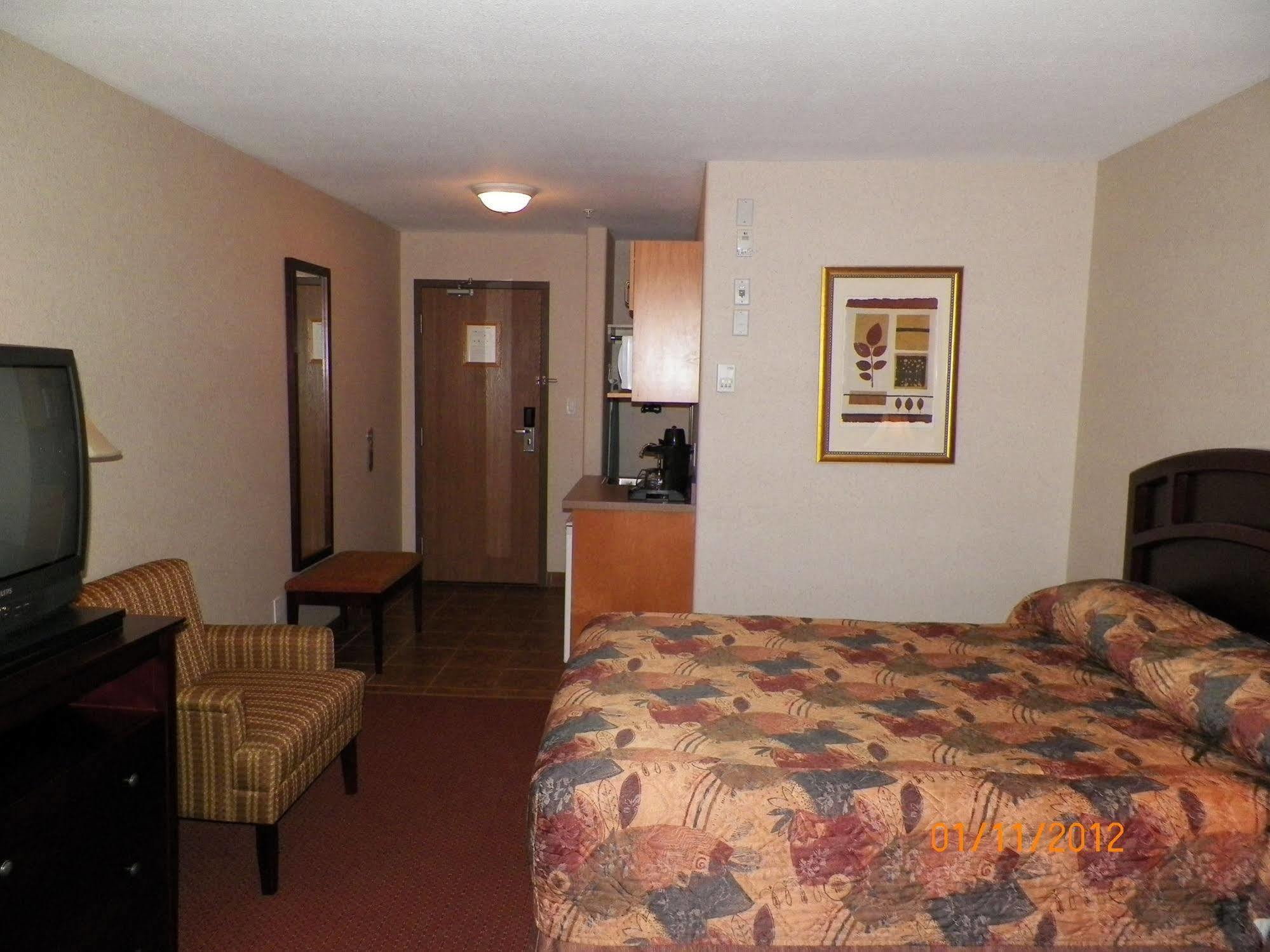 Peavine Inn & Suites High Prairie Экстерьер фото