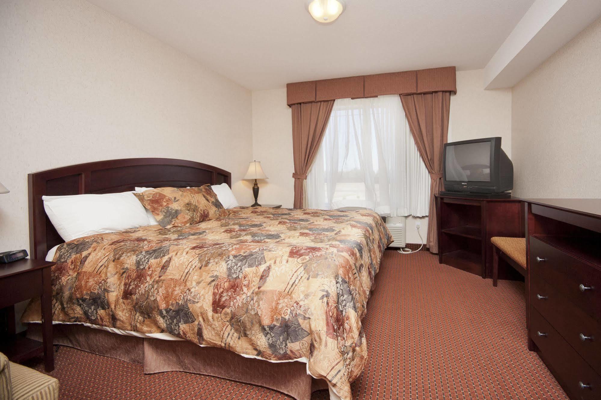 Peavine Inn & Suites High Prairie Экстерьер фото
